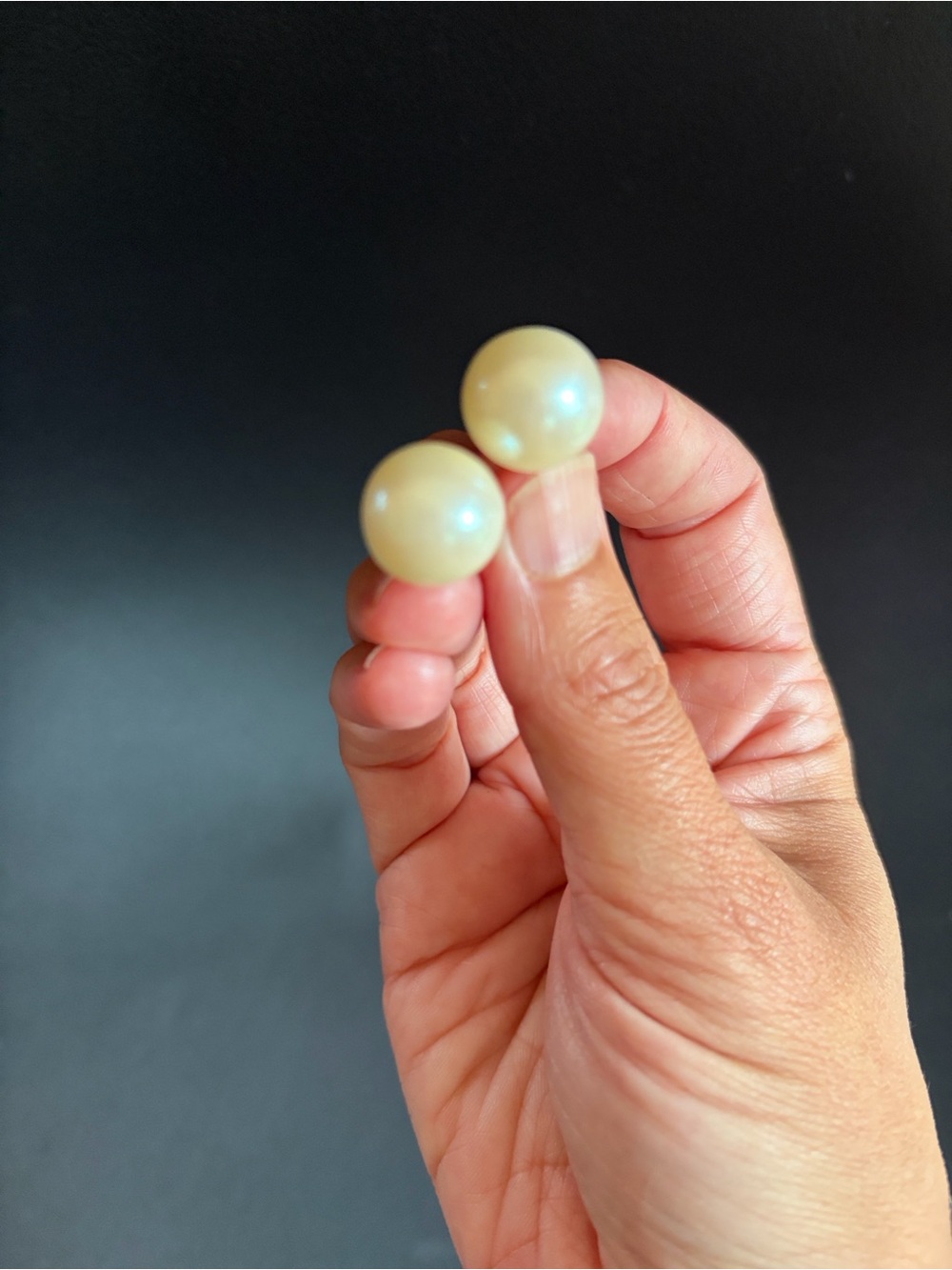 Large vintage Pearl stud earrings
